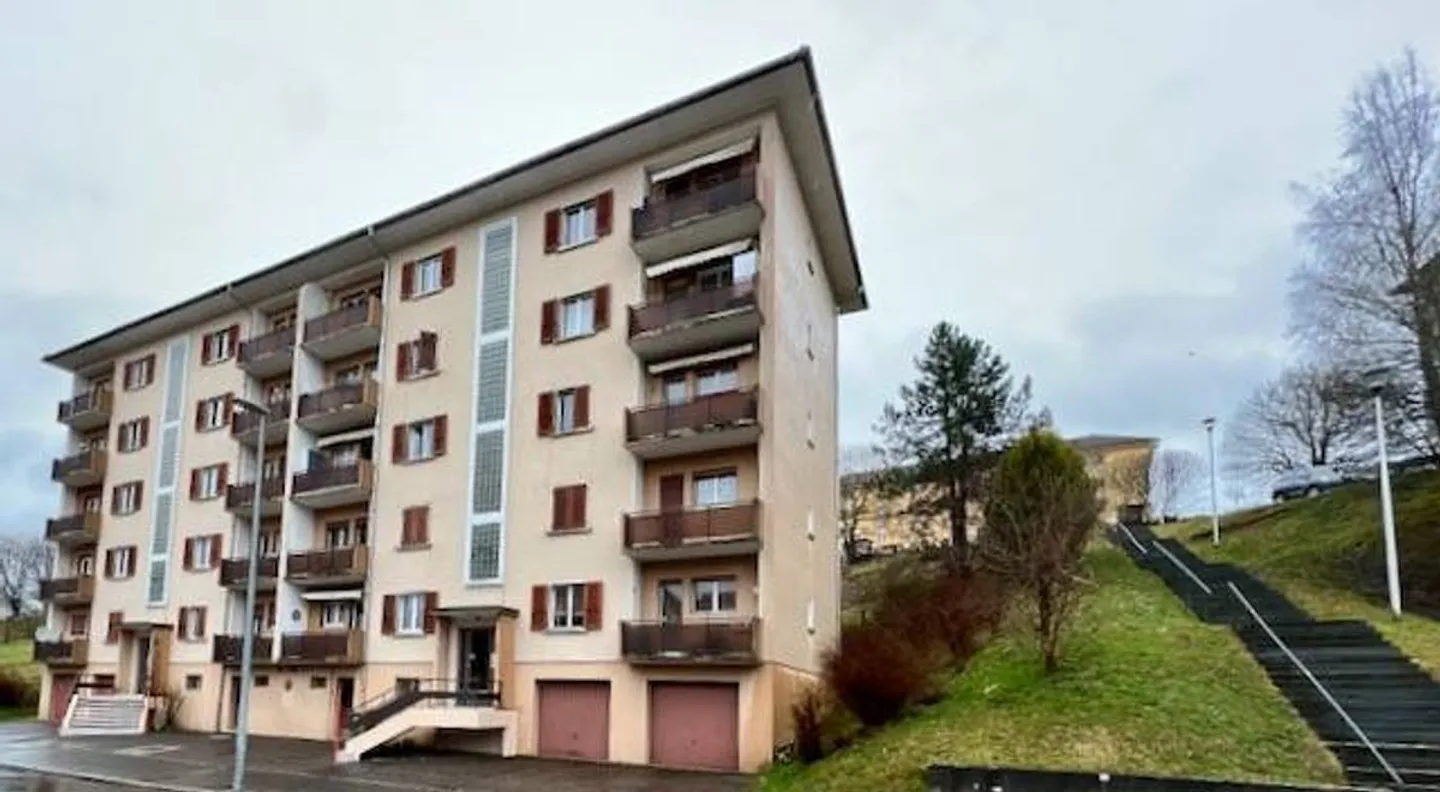 Fai un'offerta, vendita in blocco di sei appartamenti di 3 stanze con balcone, in due condomini - Foto 2 di 9
