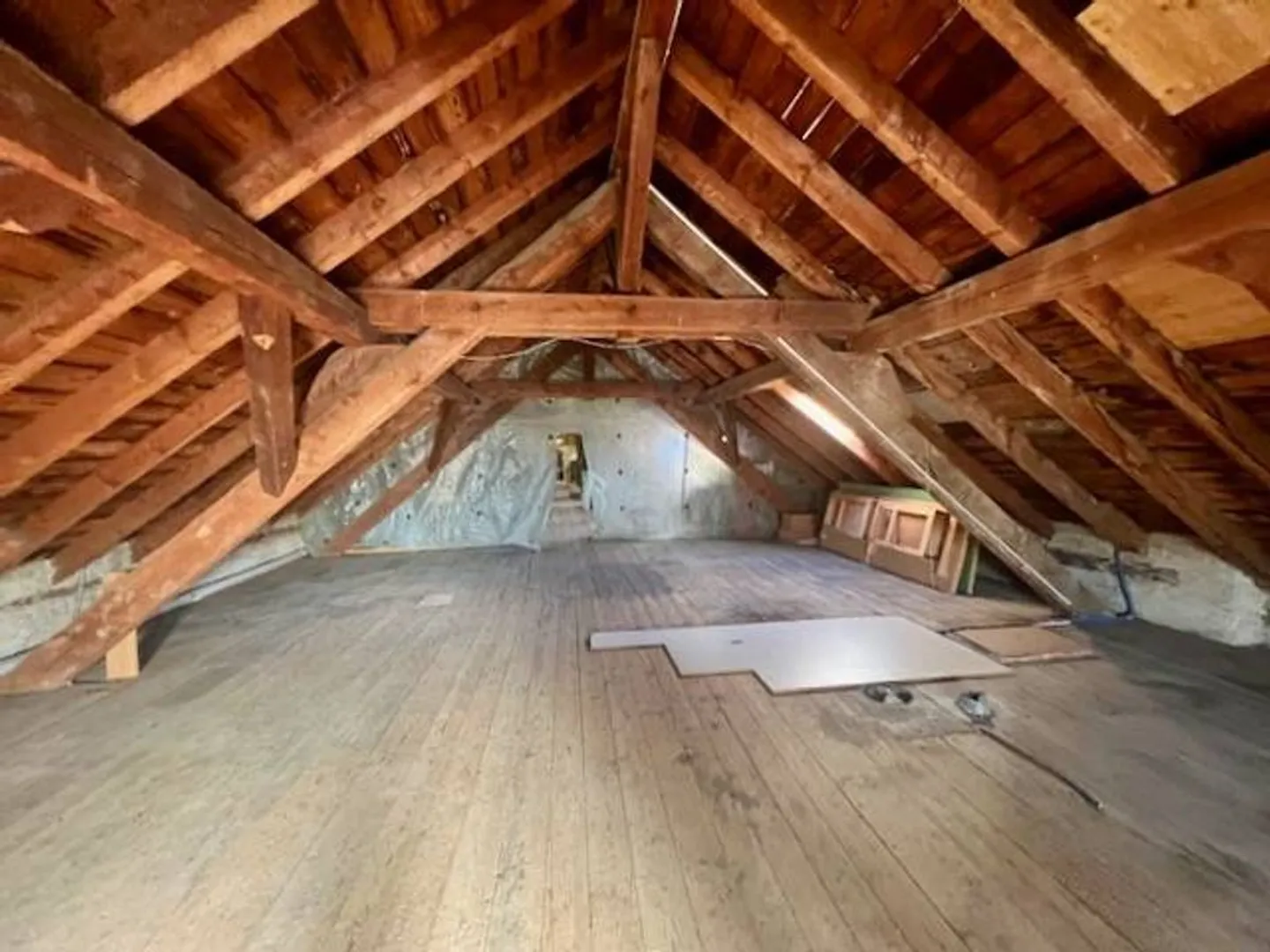 Fai un'offerta per questo bellissimo edificio misto, con 14 garage e 18 posti auto - Foto 5 di 13