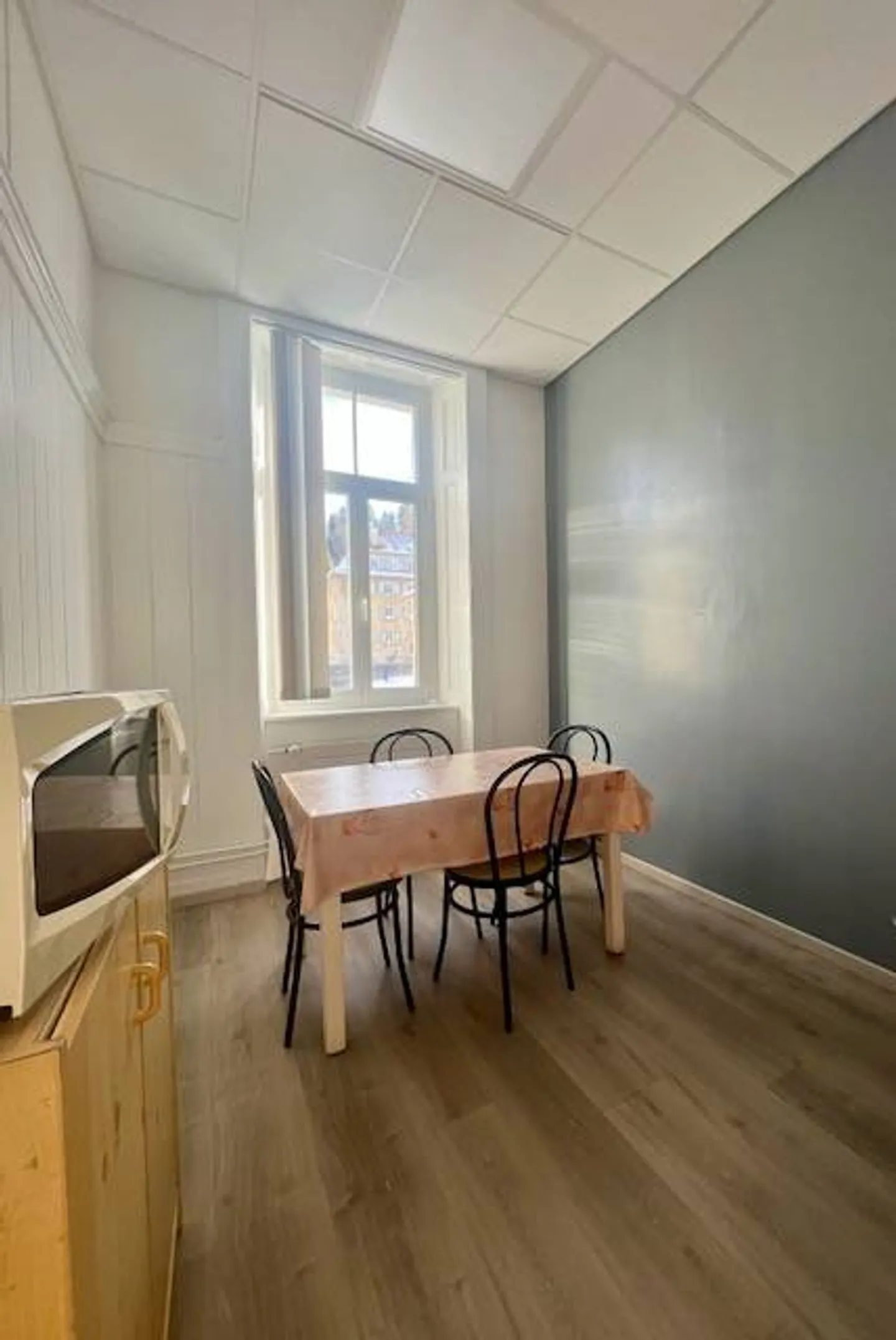Fai un'offerta per questo bellissimo edificio misto, con 14 garage e 18 posti auto - Foto 9 di 13