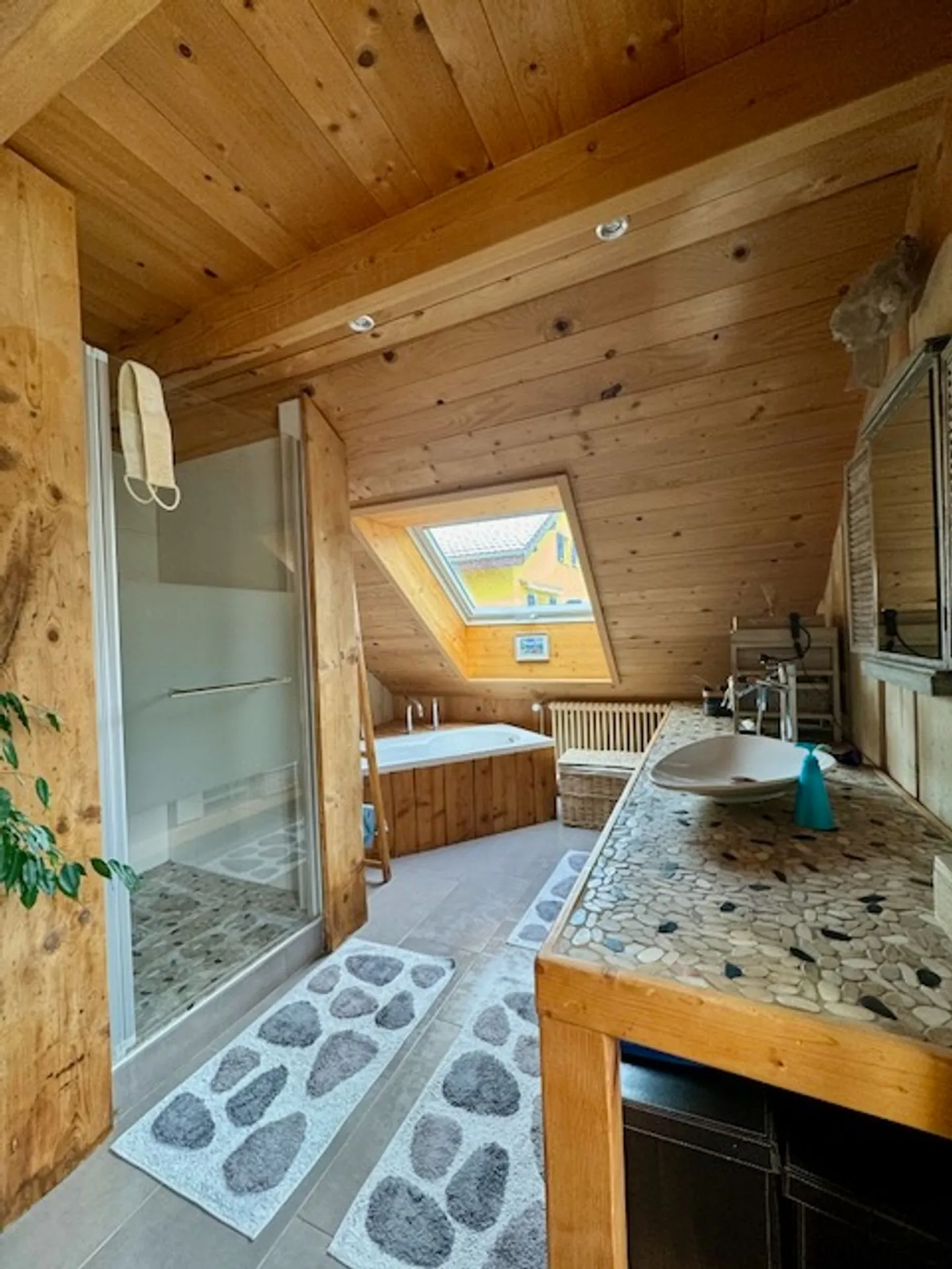 Casa accogliente a Verrières: Due appartamenti con terrazza, giardino e 3 posti auto - Foto 8 di 13