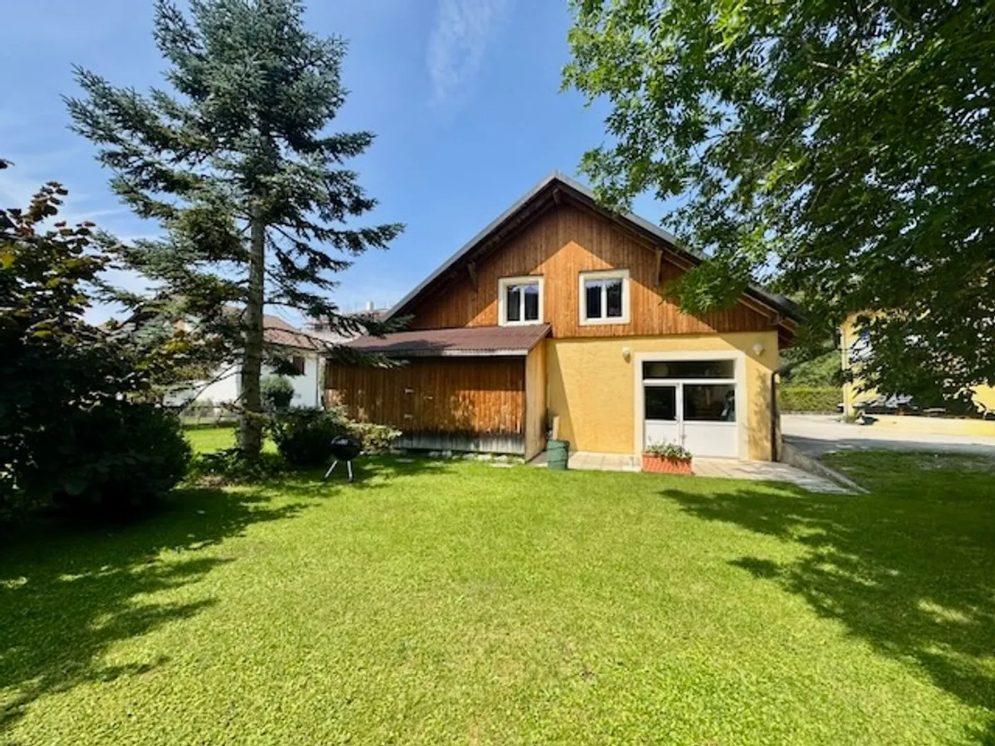 Maison chaleureuse aux Verrières : Deux appartements avec, terrasse, jardin et 3 places de parc - Photo 1 sur 13