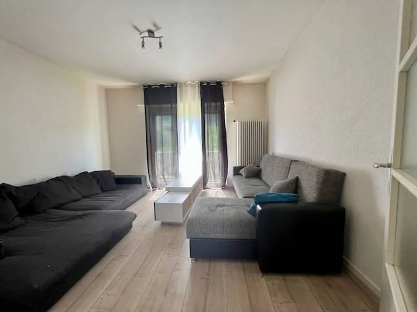Fai un'offerta, vendita in blocco di sei appartamenti di 3 stanze con balcone, in due condomini - Foto 9 di 9