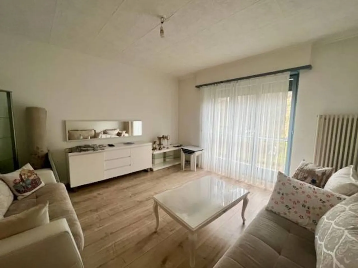 Fai un'offerta, vendita in blocco di sei appartamenti di 3 stanze con balcone, in due condomini - Foto 6 di 9