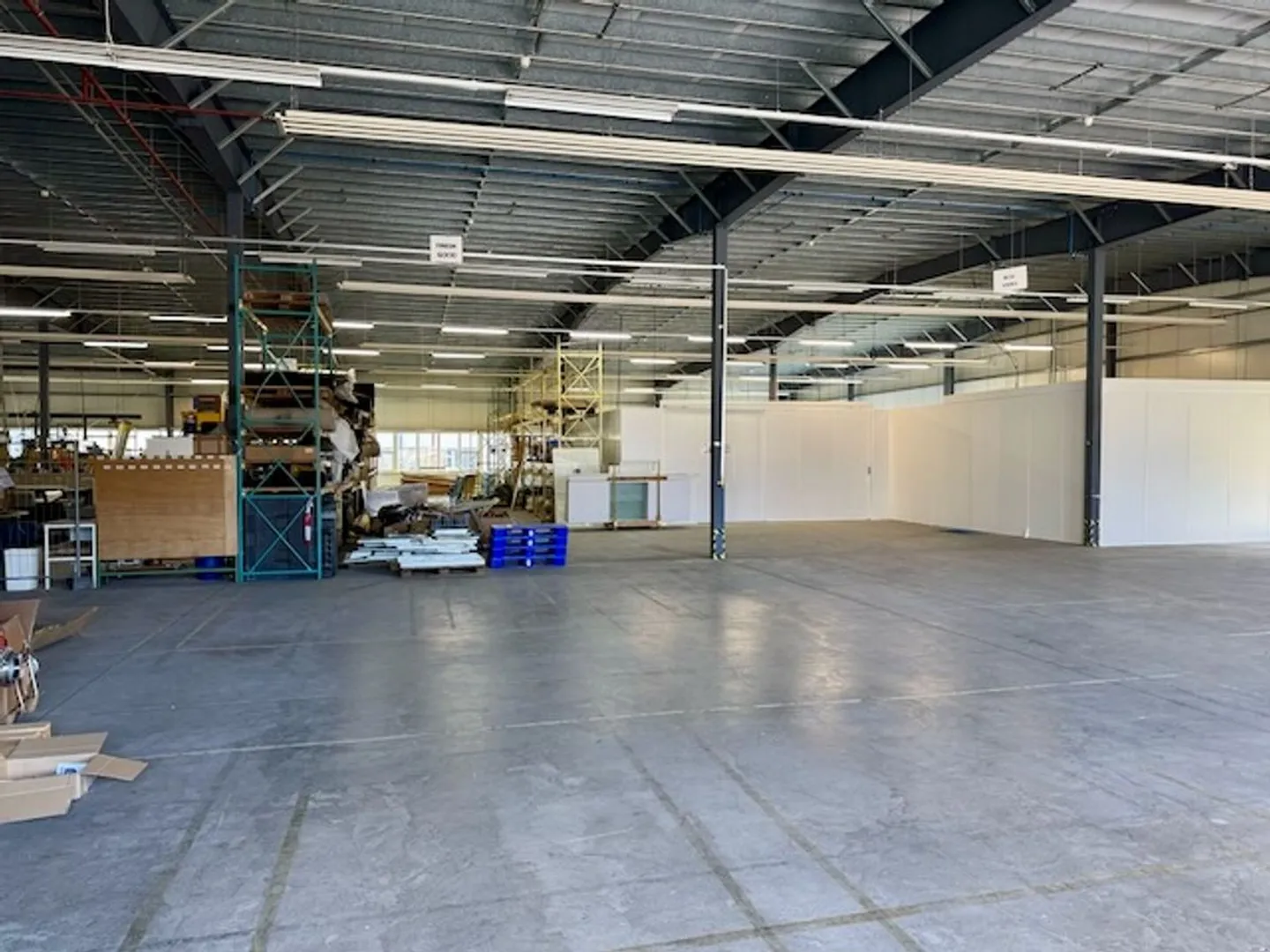 In affitto - Spazio industriale 300 a 400 m² con banchine di carico - Val-de-Travers - Foto 2 di 6