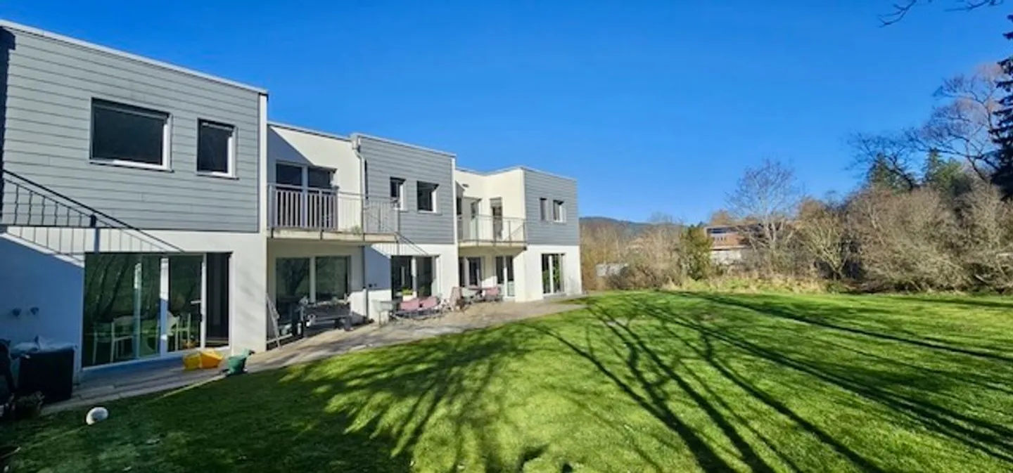  Villa  contigüe située dans un agréable quartier prisé de Fleurier - Photo 1 of 13