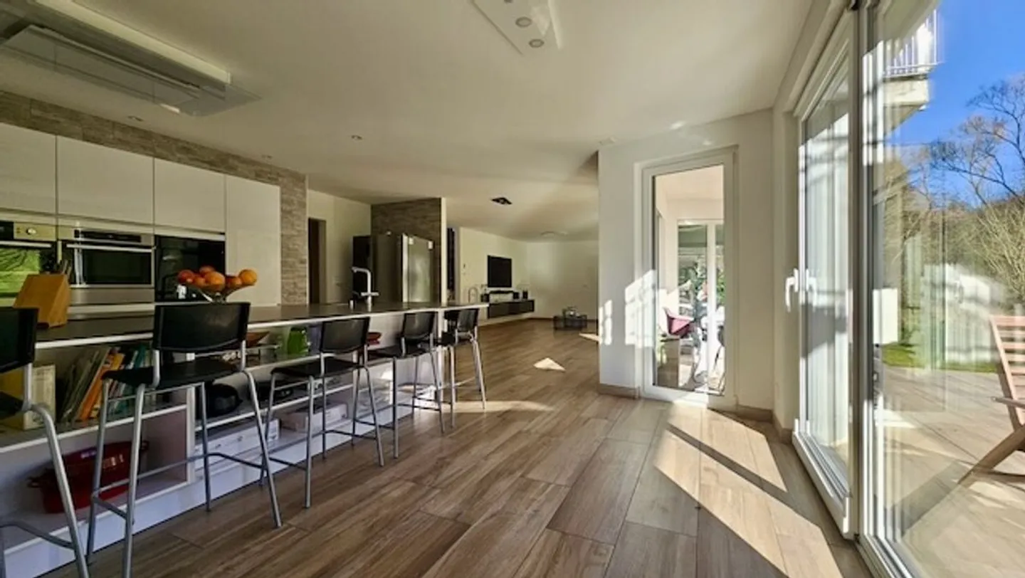 Villa mitoyenne située dans un agréable quartier prisé de Fleurier - Foto 5 di 13