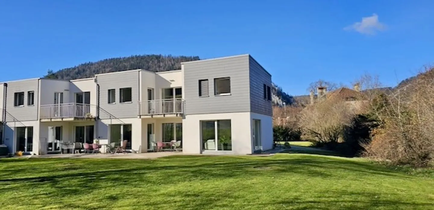 Villa mitoyenne située dans un agréable quartier prisé de Fleurier - Foto 1 di 13