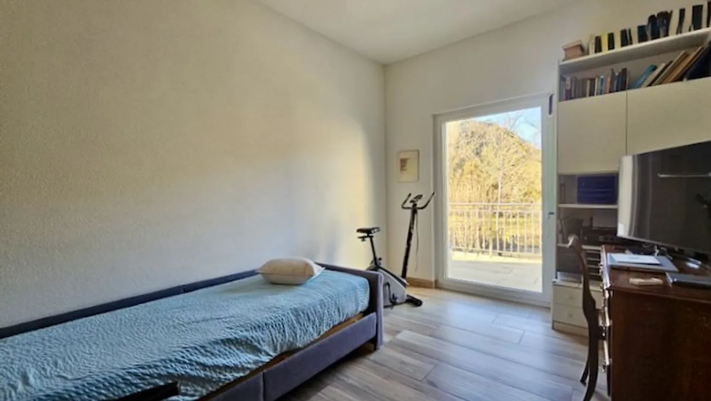  Villa  contigüe située dans un agréable quartier prisé de Fleurier - Photo 12 of 13