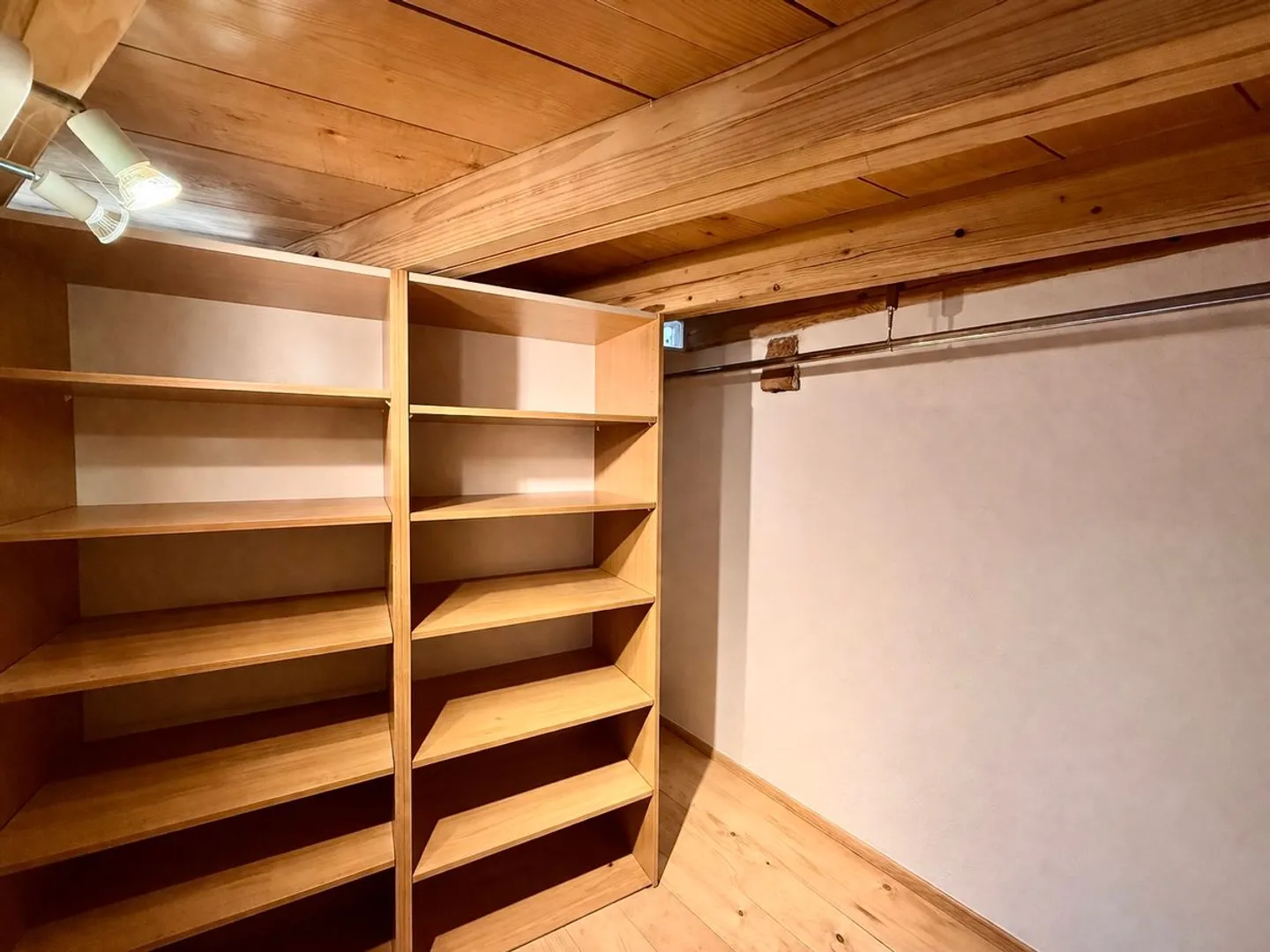 SUPERB 3-ZIMMER-WOHNUNG, DIE AUTHENTIZITÄT UND MODERNITÄT VERBINDET - Foto 8 von 11