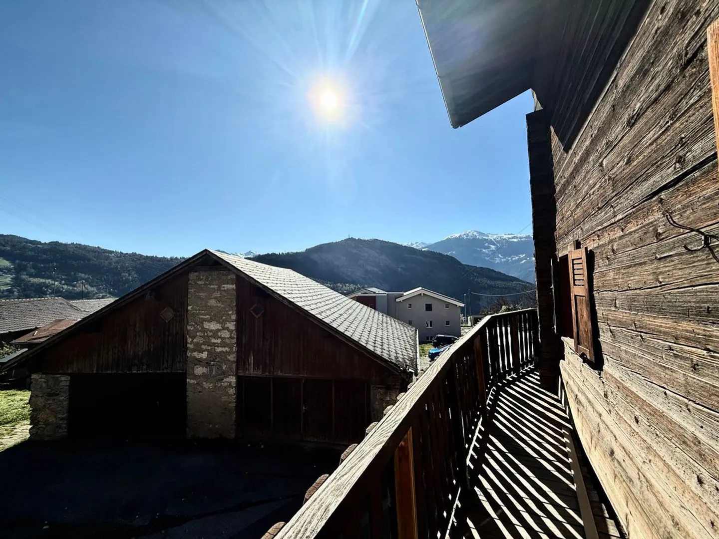 SUPERB 3-ZIMMER-WOHNUNG, DIE AUTHENTIZITÄT UND MODERNITÄT VERBINDET - Foto 9 von 11