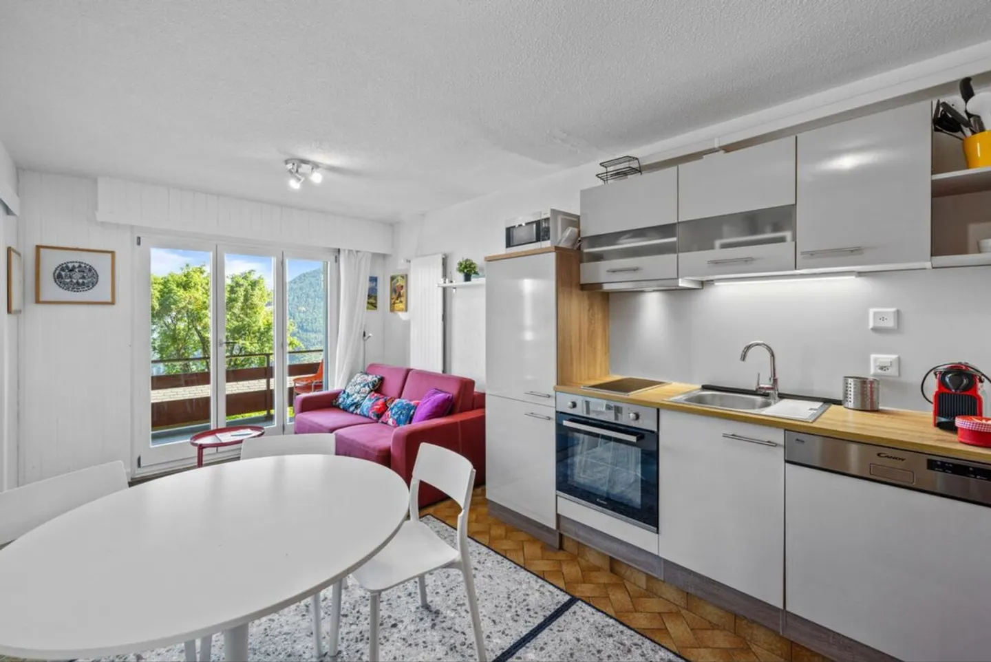 BEL APPARTEMENT ENTIÈREMENT RÉNOVÉ - Photo 1 sur 13