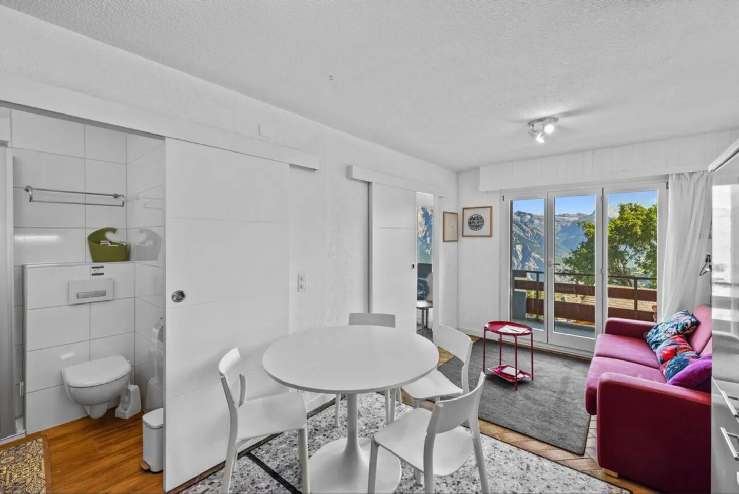 BEL APPARTEMENT ENTIÈREMENT RÉNOVÉ - Photo 4 sur 13