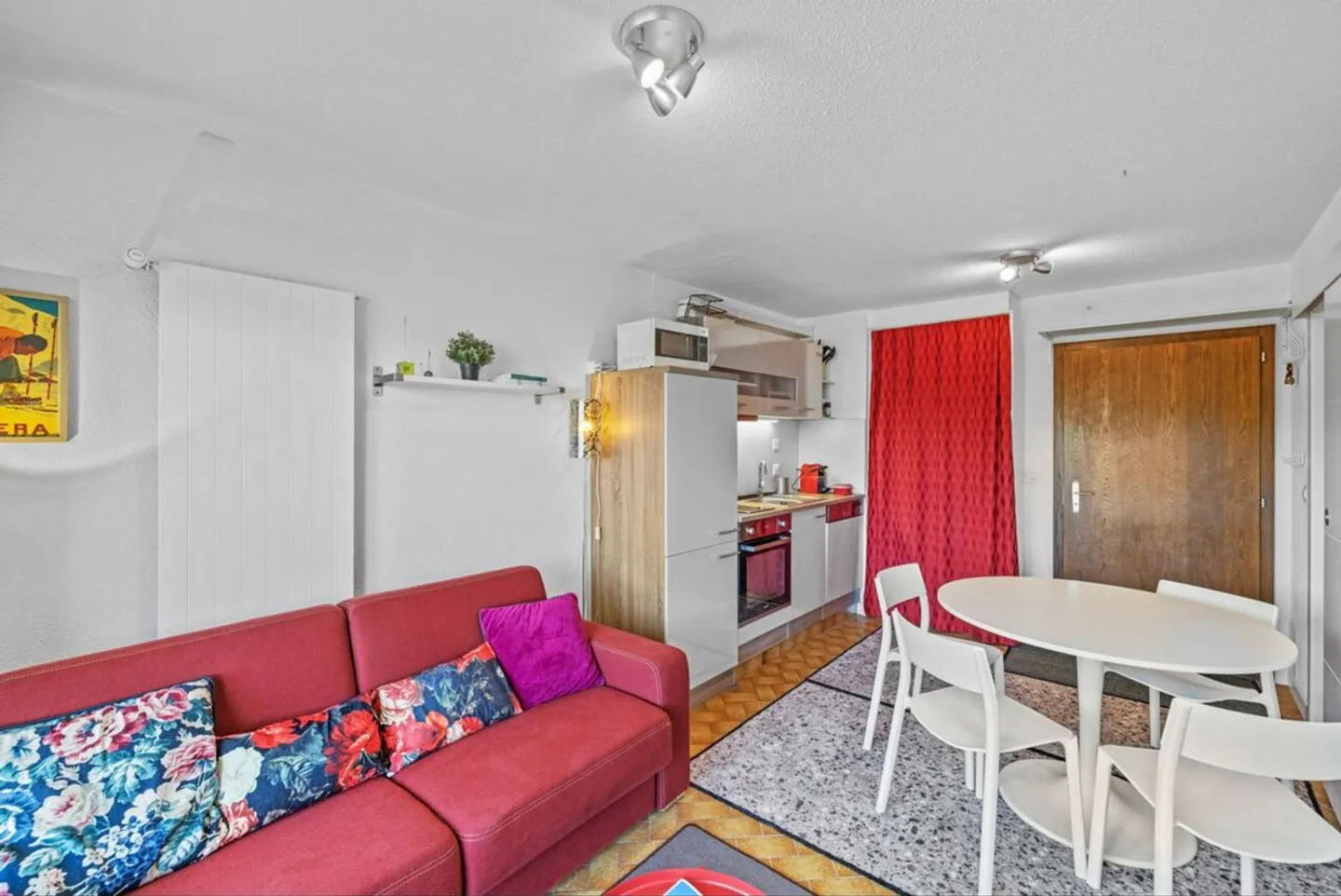 BEL APPARTEMENT ENTIÈREMENT RÉNOVÉ - Photo 2 sur 13