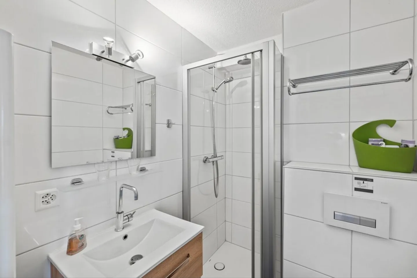 BEL APPARTEMENT ENTIÈREMENT RÉNOVÉ - Photo 5 sur 13