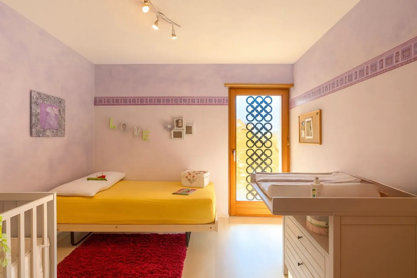 A TRUE HEARTTHROB, BRIGHT HOUSE WITH EXCEPTIONAL PANORAMA - Photo 9 of 13