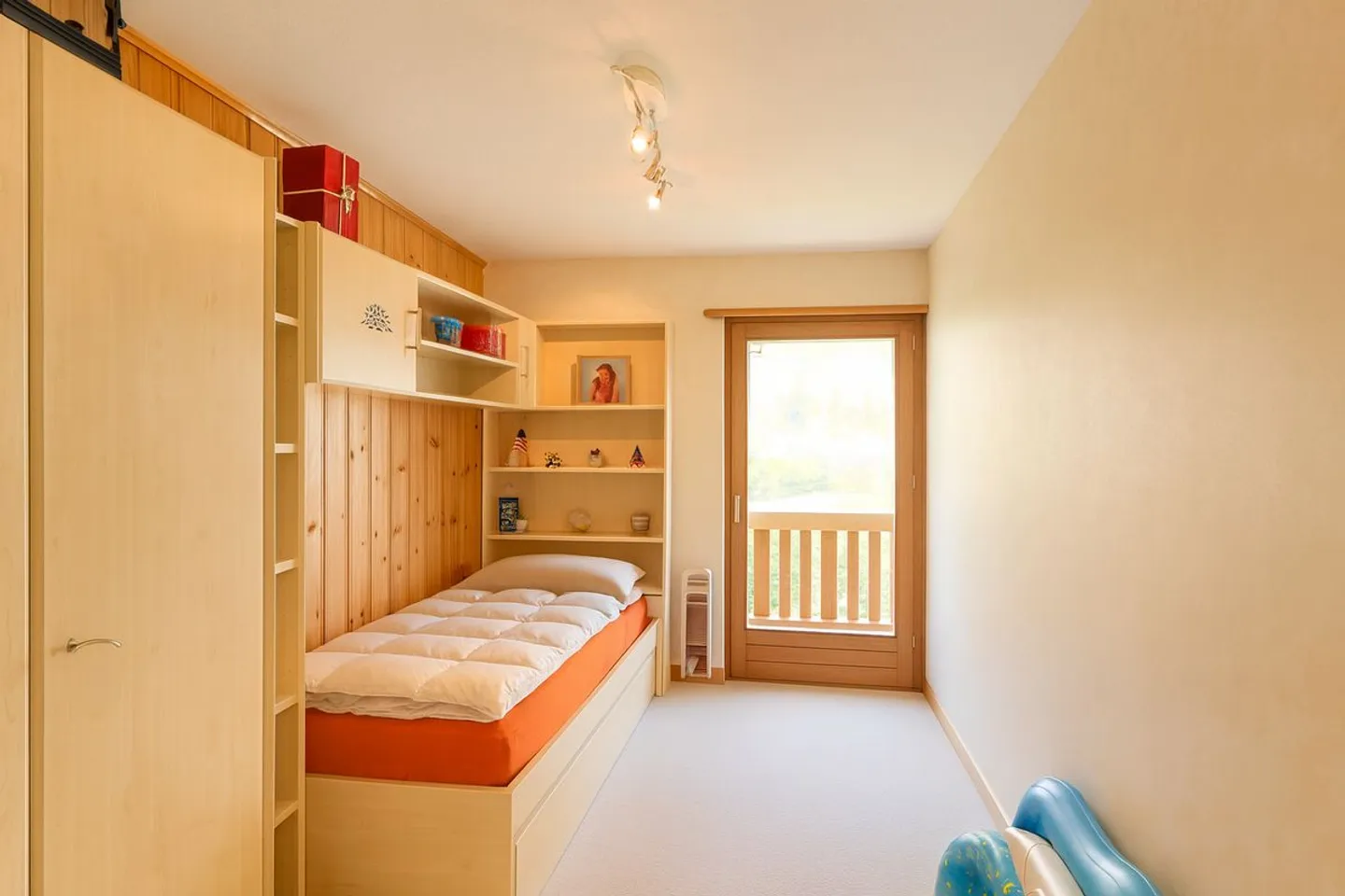 A TRUE HEARTTHROB, BRIGHT HOUSE WITH EXCEPTIONAL PANORAMA - Photo 11 of 13