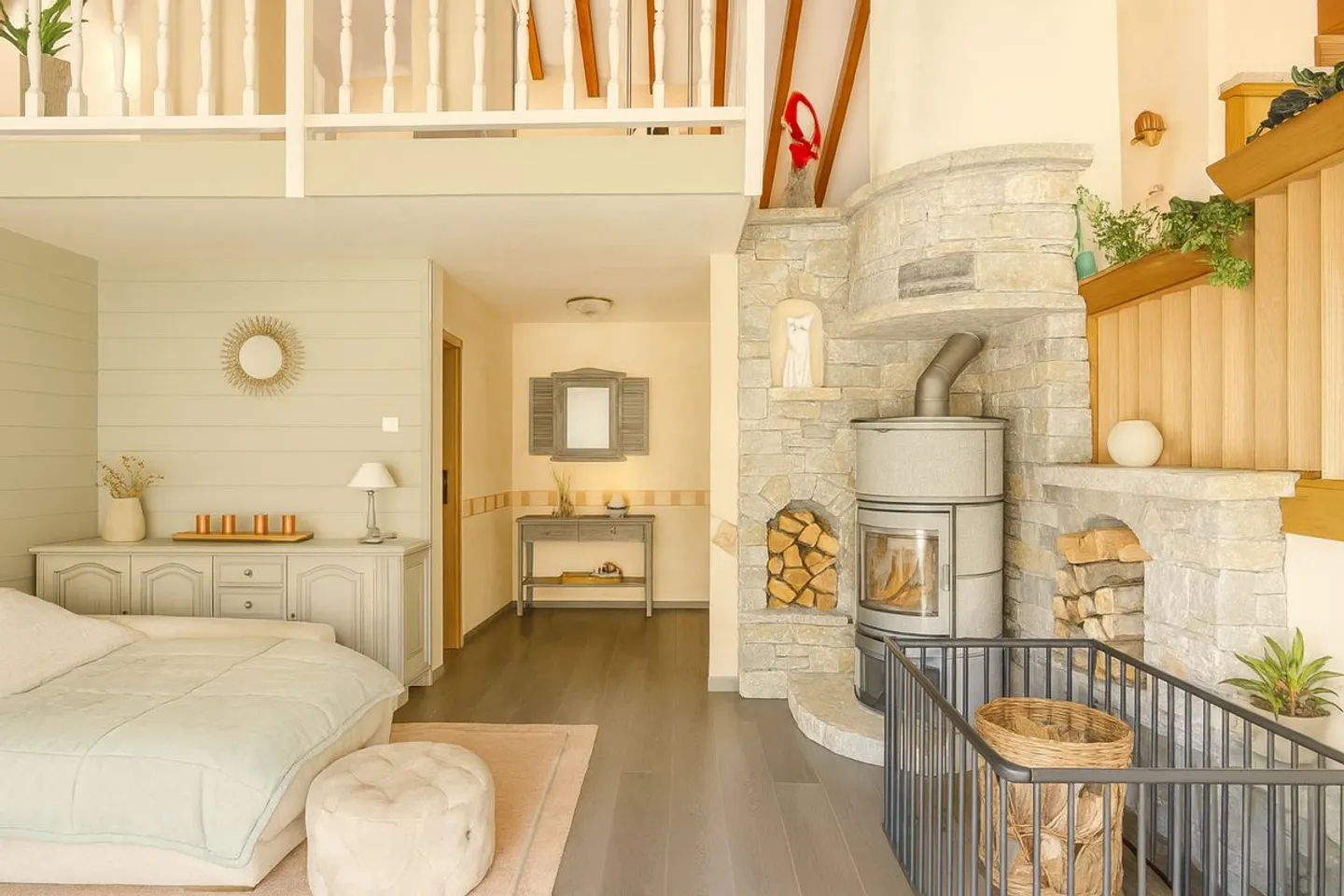 A TRUE HEARTTHROB, BRIGHT HOUSE WITH EXCEPTIONAL PANORAMA - Photo 3 of 13