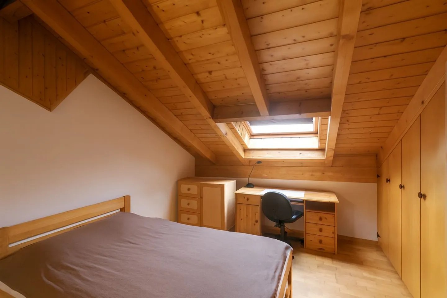 RARE OPPORTUNITÉ : ANCIENNE GRANGE COMPLÈTEMENT RÉNOVÉE - Photo 8 sur 13