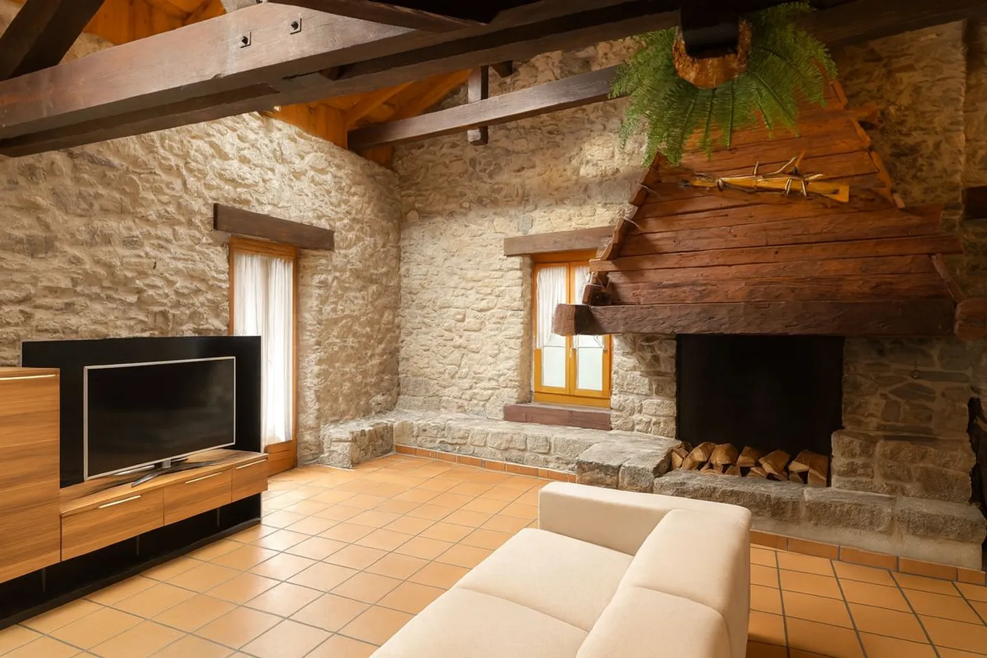 RARE OPPORTUNITÉ : ANCIENNE GRANGE COMPLÈTEMENT RÉNOVÉE - Photo 2 sur 13