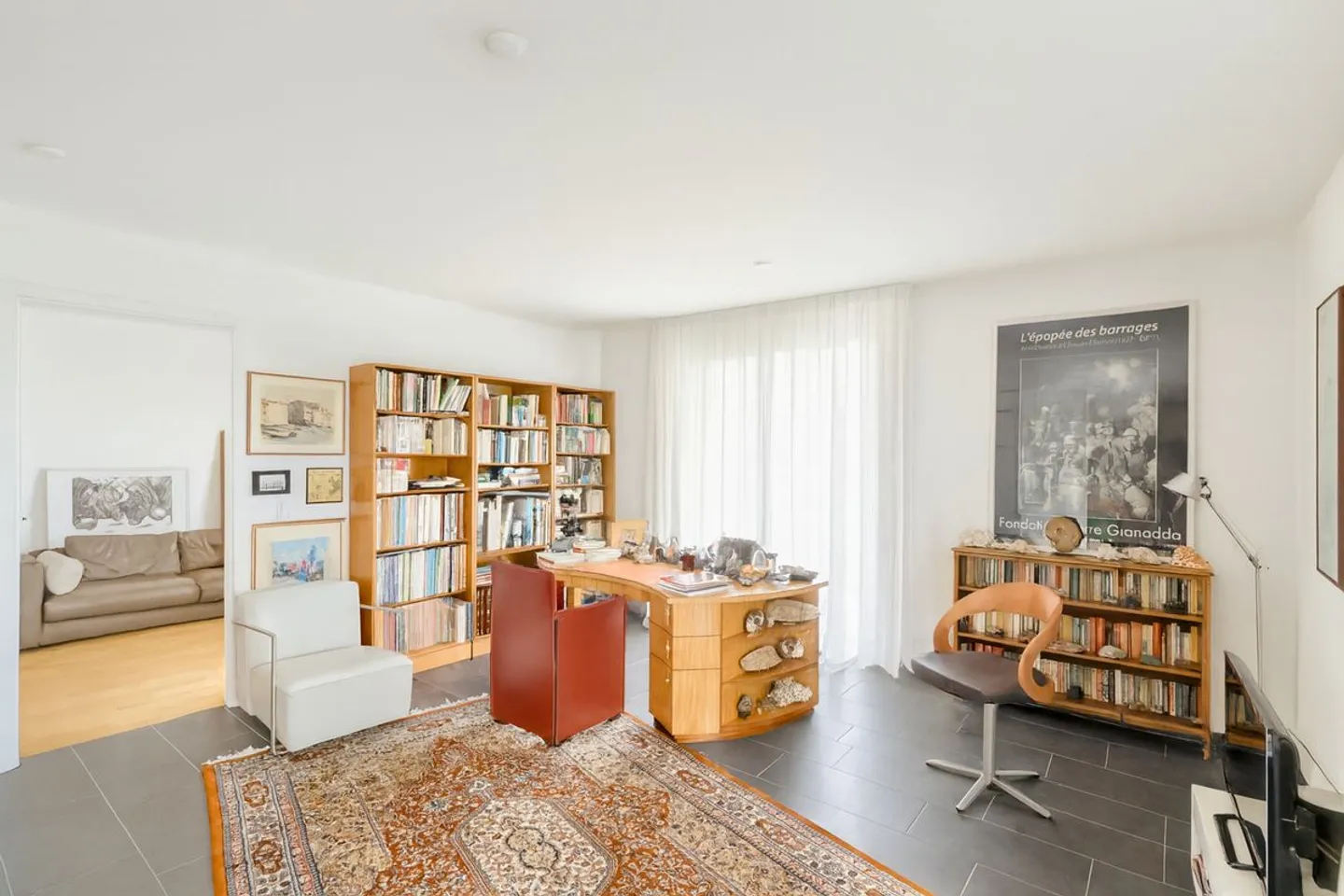 CHIC 2.5-ROOM APARTMENT IDEALLY LOCATED - Photo 1 of 8