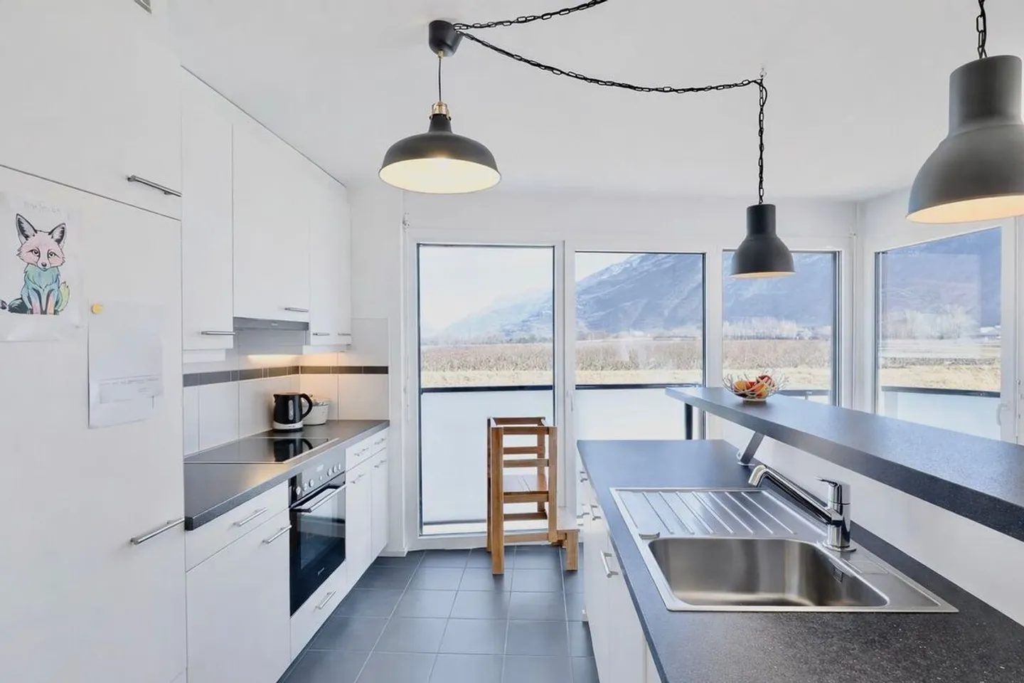 EXCEPTIONAL 4.5-ROOM APARTMENT IN A PEACEFUL ENVIRONMENT - Photo 3 of 9