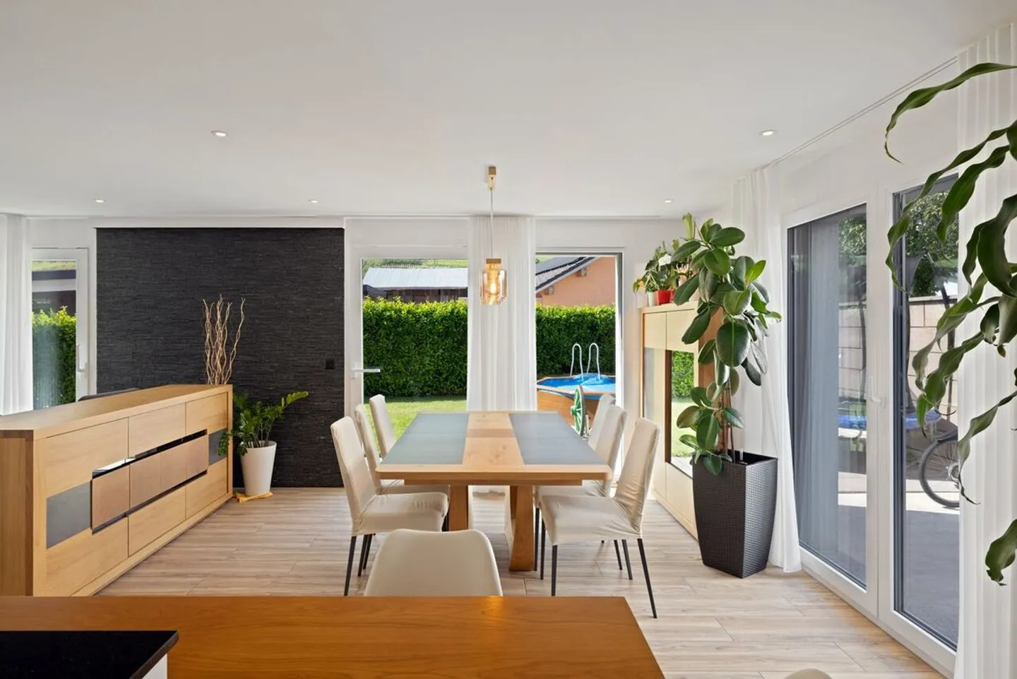 BEAUTIFUL VILLA - LOVE AT FIRST SIGHT GUARANTEED - Photo 5 of 8