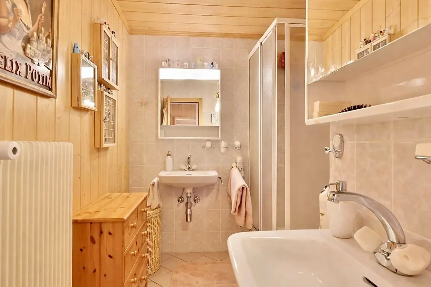 CHALET COUP DE COEUR MIT GRUNDSTÜCK, AUSSICHT UND HELLIGKEIT - Foto 10 von 11