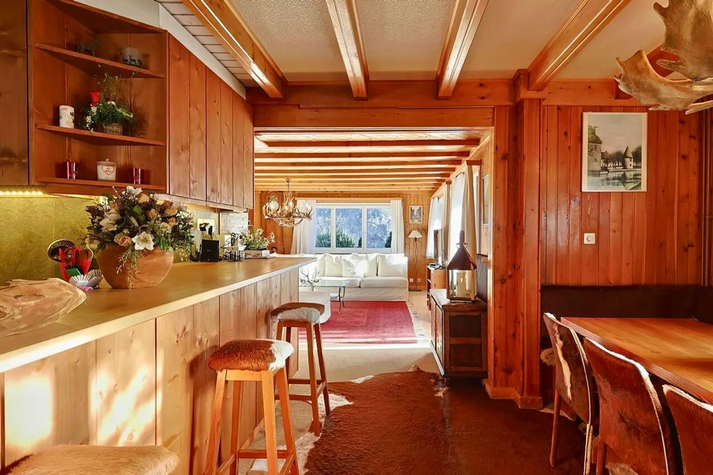 CHALET COUP DE COEUR MIT GRUNDSTÜCK, AUSSICHT UND HELLIGKEIT - Foto 4 von 11