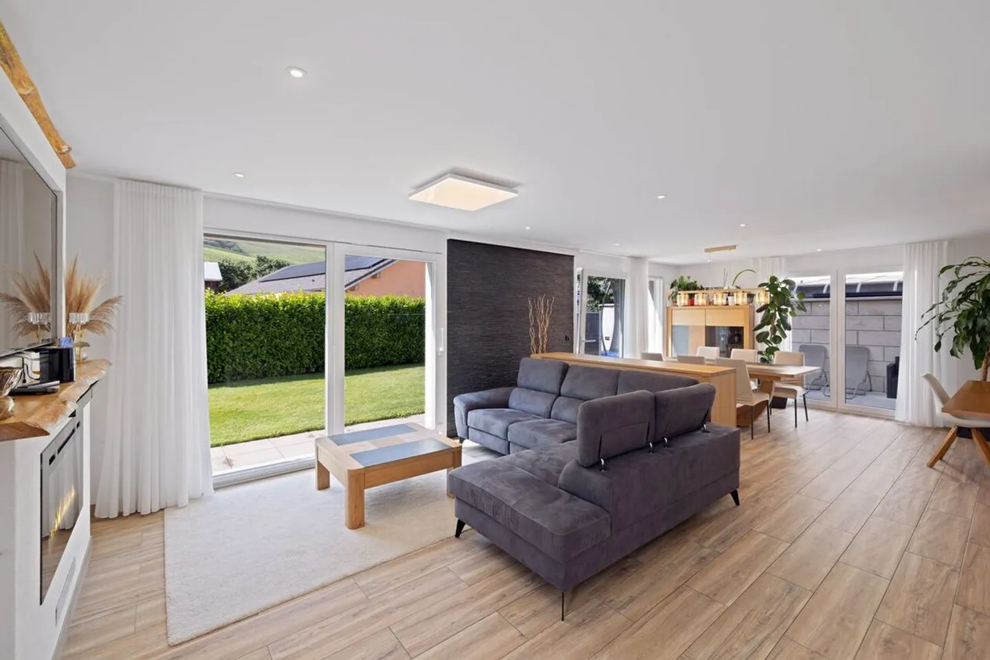 BEAUTIFUL VILLA - LOVE AT FIRST SIGHT GUARANTEED - Photo 4 of 8