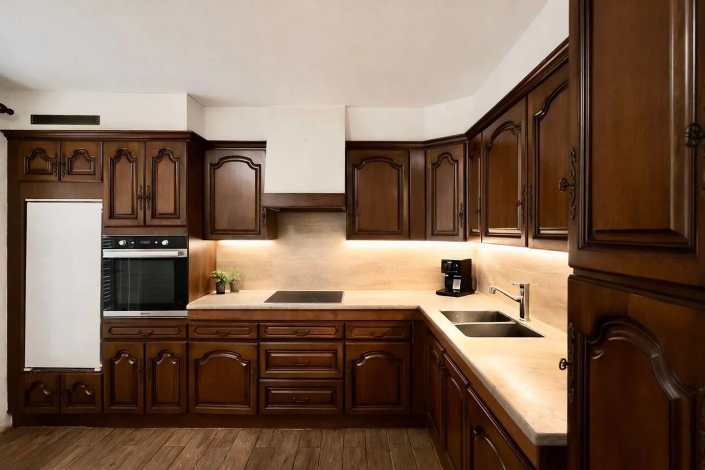 6,5-ZIMMER-VILLA, GENERÖSE VOLUMEN UND HOHES ERWEITERUNGSPOTENZIAL - Foto 4 von 12