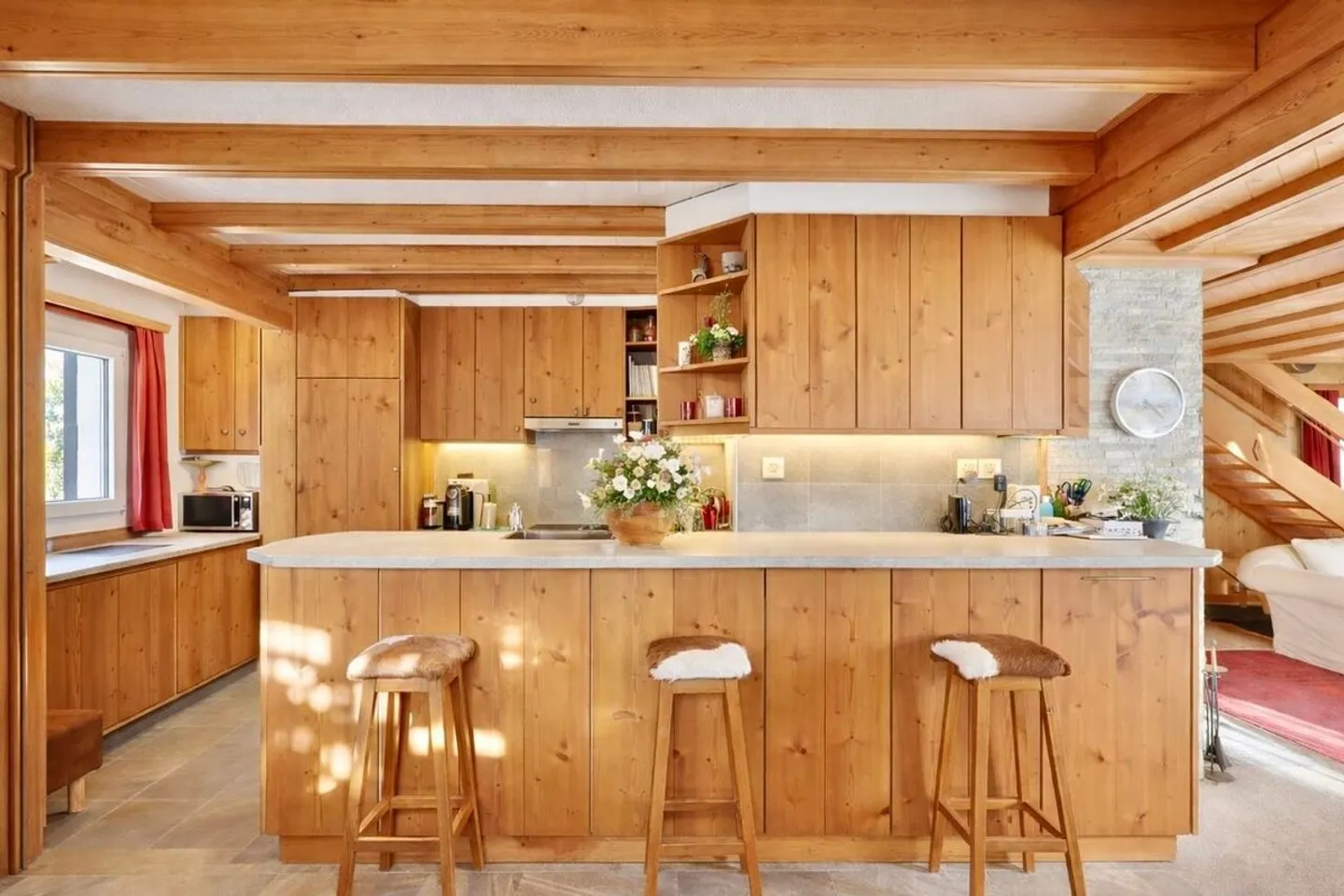 CHALET COUP DE COEUR MIT GRUNDSTÜCK, AUSSICHT UND HELLIGKEIT - Foto 5 von 11