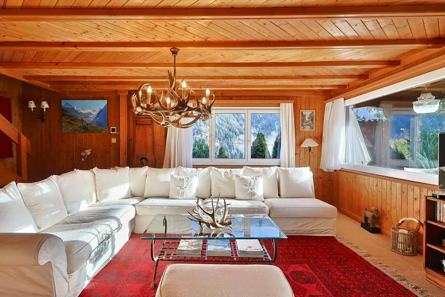 CHALET COUP DE COEUR MIT GRUNDSTÜCK, AUSSICHT UND HELLIGKEIT - Foto 2 von 11