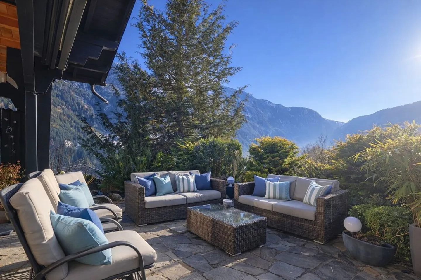 CHALET COUP DE COEUR MIT GRUNDSTÜCK, AUSSICHT UND HELLIGKEIT - Foto 11 von 11