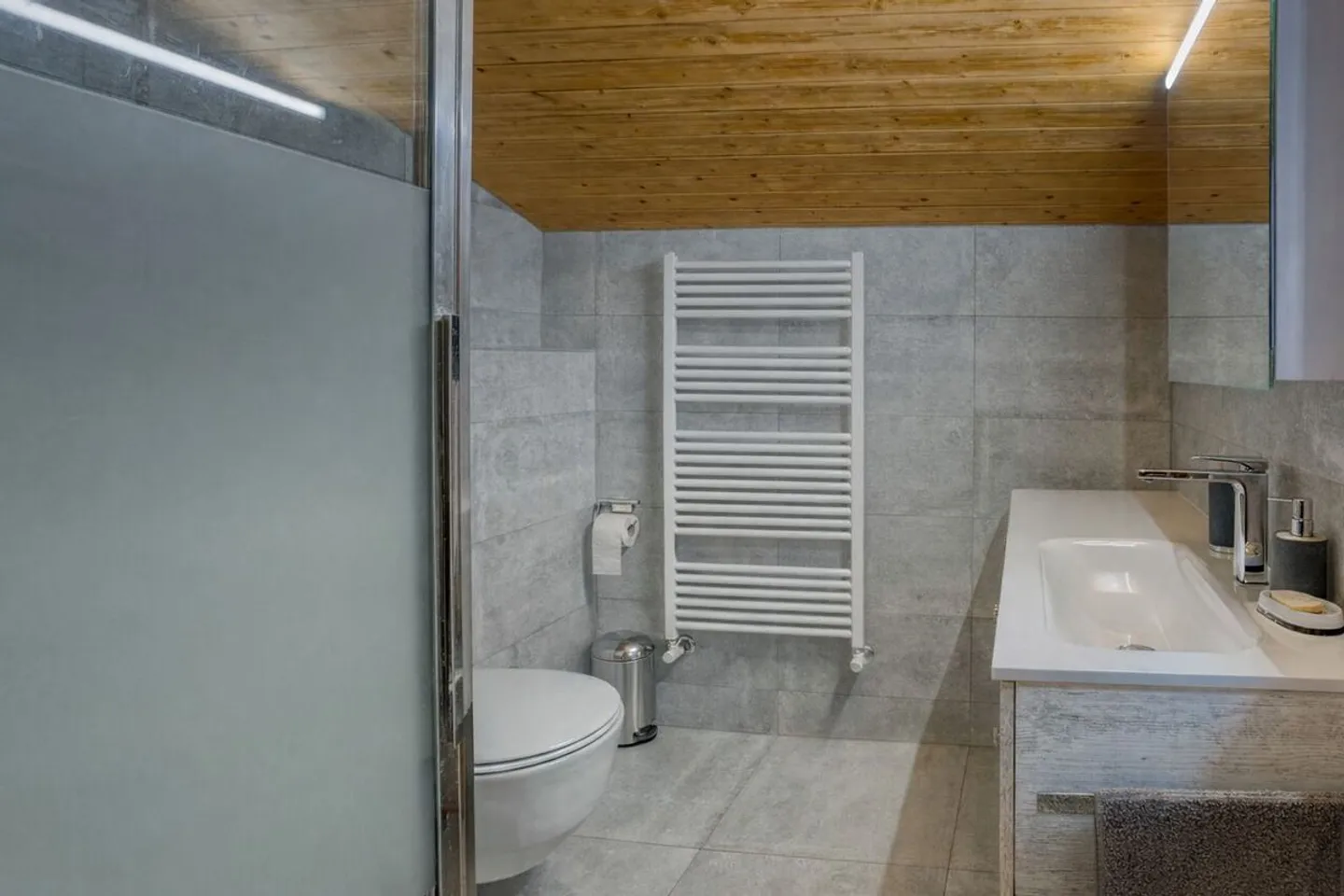 CHALET NESTLED IN THE HEART OF NATURE - Photo 6 of 9