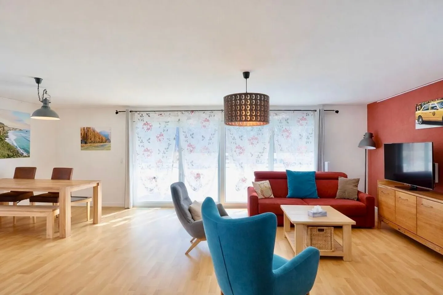 EXCEPTIONAL 4.5-ROOM APARTMENT IN A PEACEFUL ENVIRONMENT - Photo 2 of 9