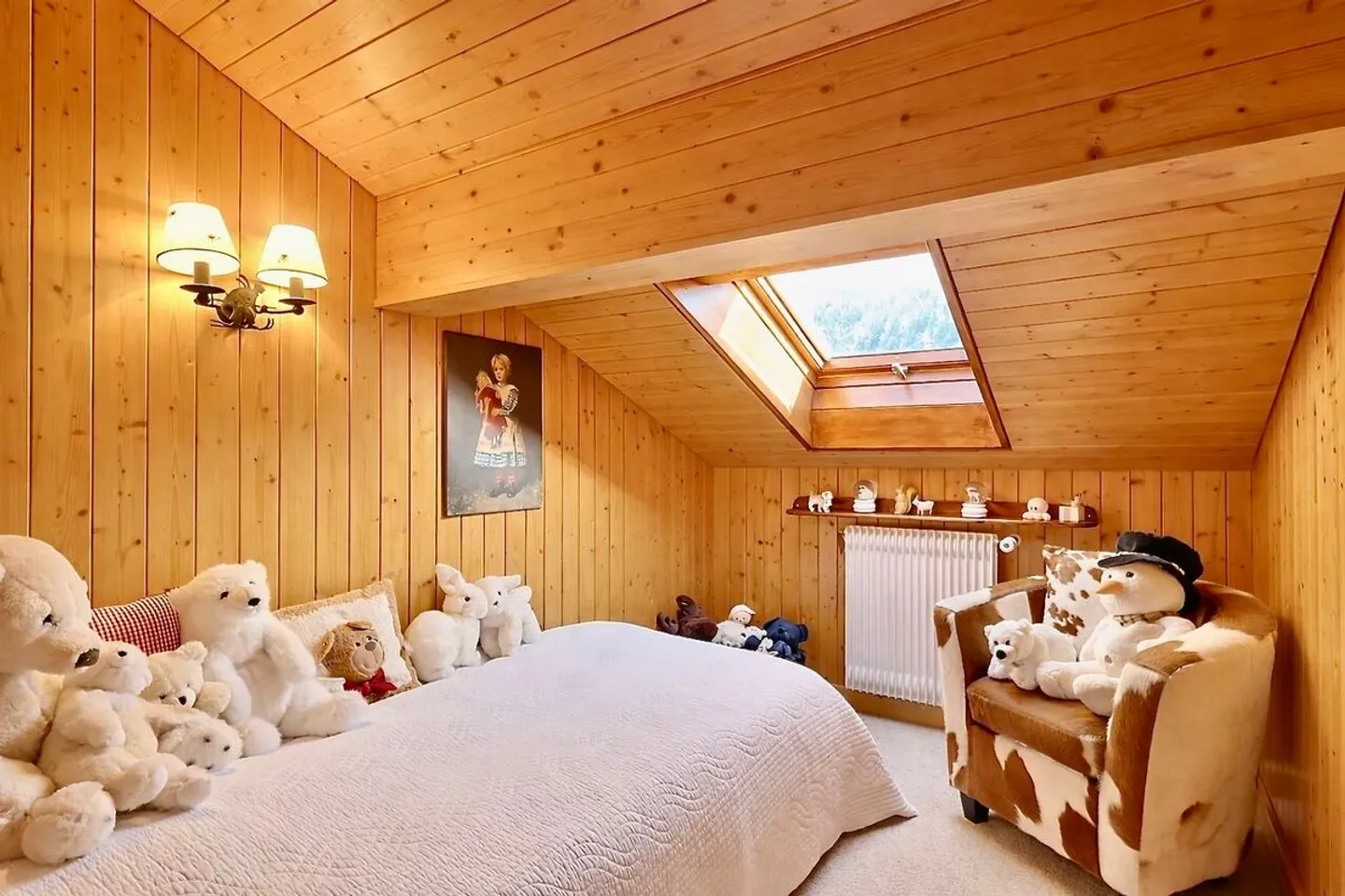 CHALET COUP DE COEUR MIT GRUNDSTÜCK, AUSSICHT UND HELLIGKEIT - Foto 8 von 11