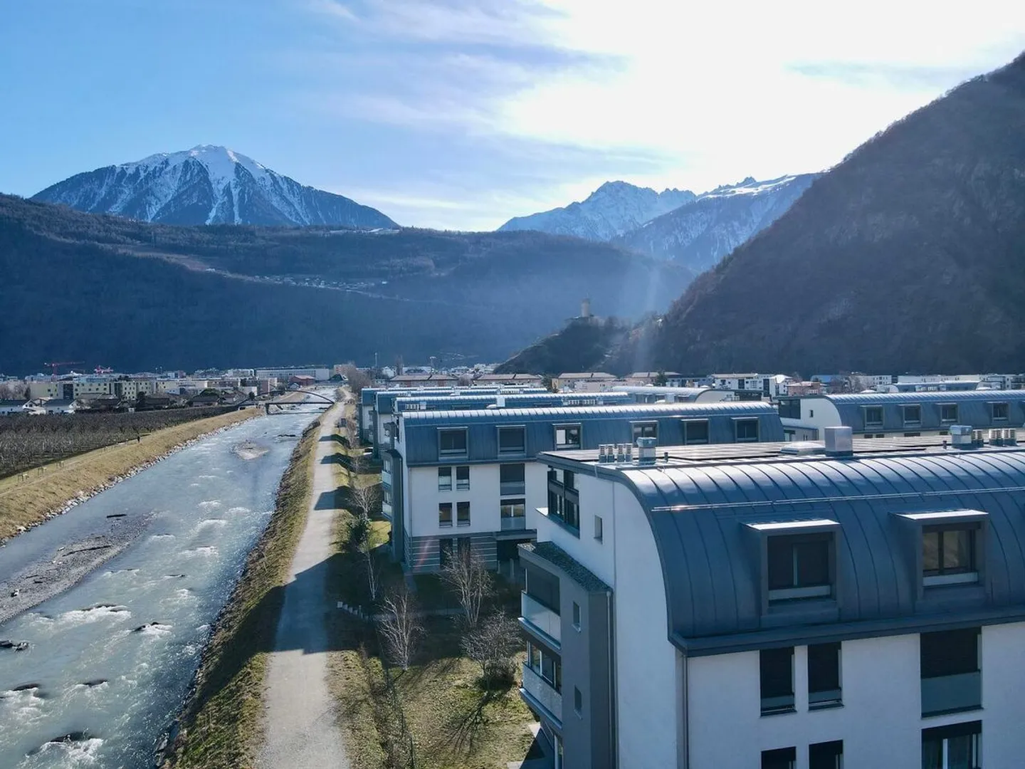 EXCEPTIONAL 4.5-ROOM APARTMENT IN A PEACEFUL ENVIRONMENT - Photo 1 of 9