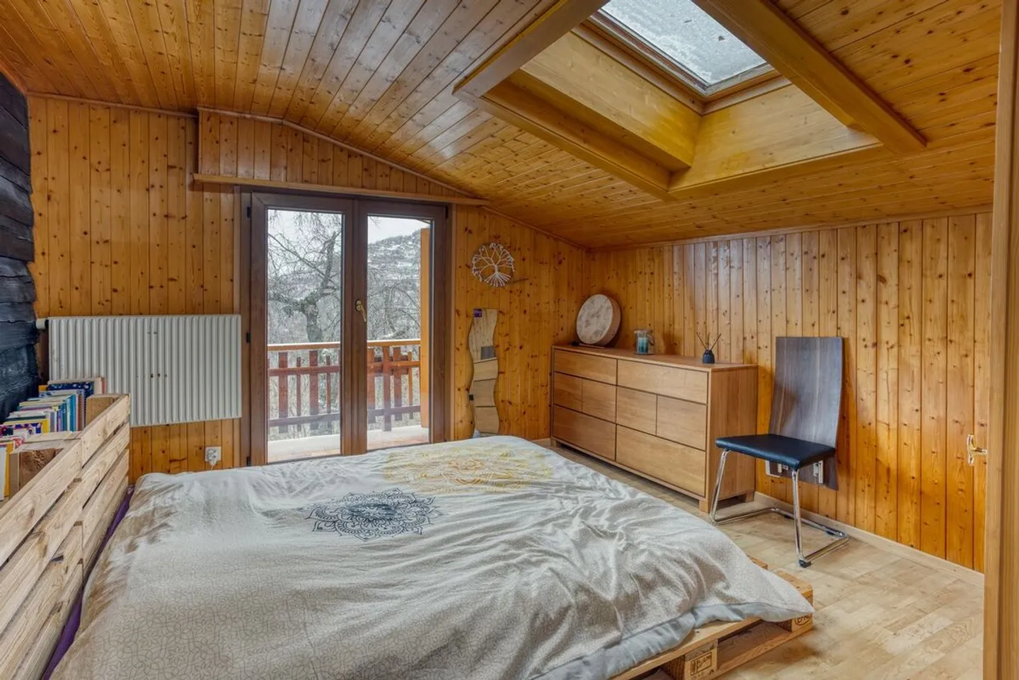 CHALET NESTLED IN THE HEART OF NATURE - Photo 7 of 9