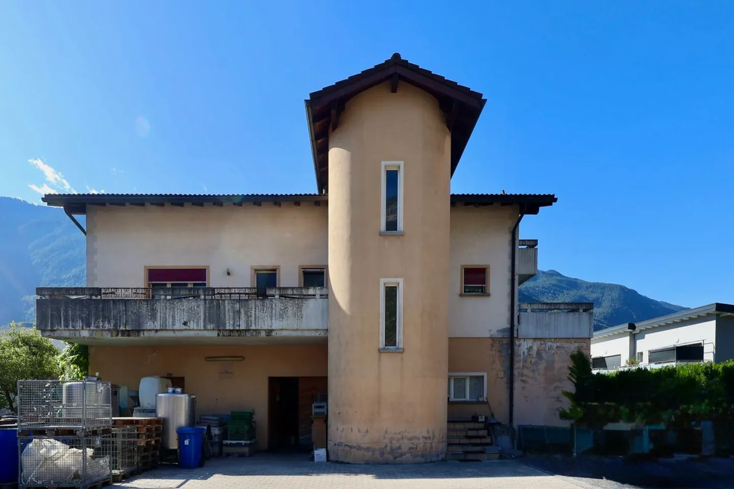 PROPRIETÀ CON GRANDE POTENZIALE DI TRASFORMAZIONE - Foto 1 di 13