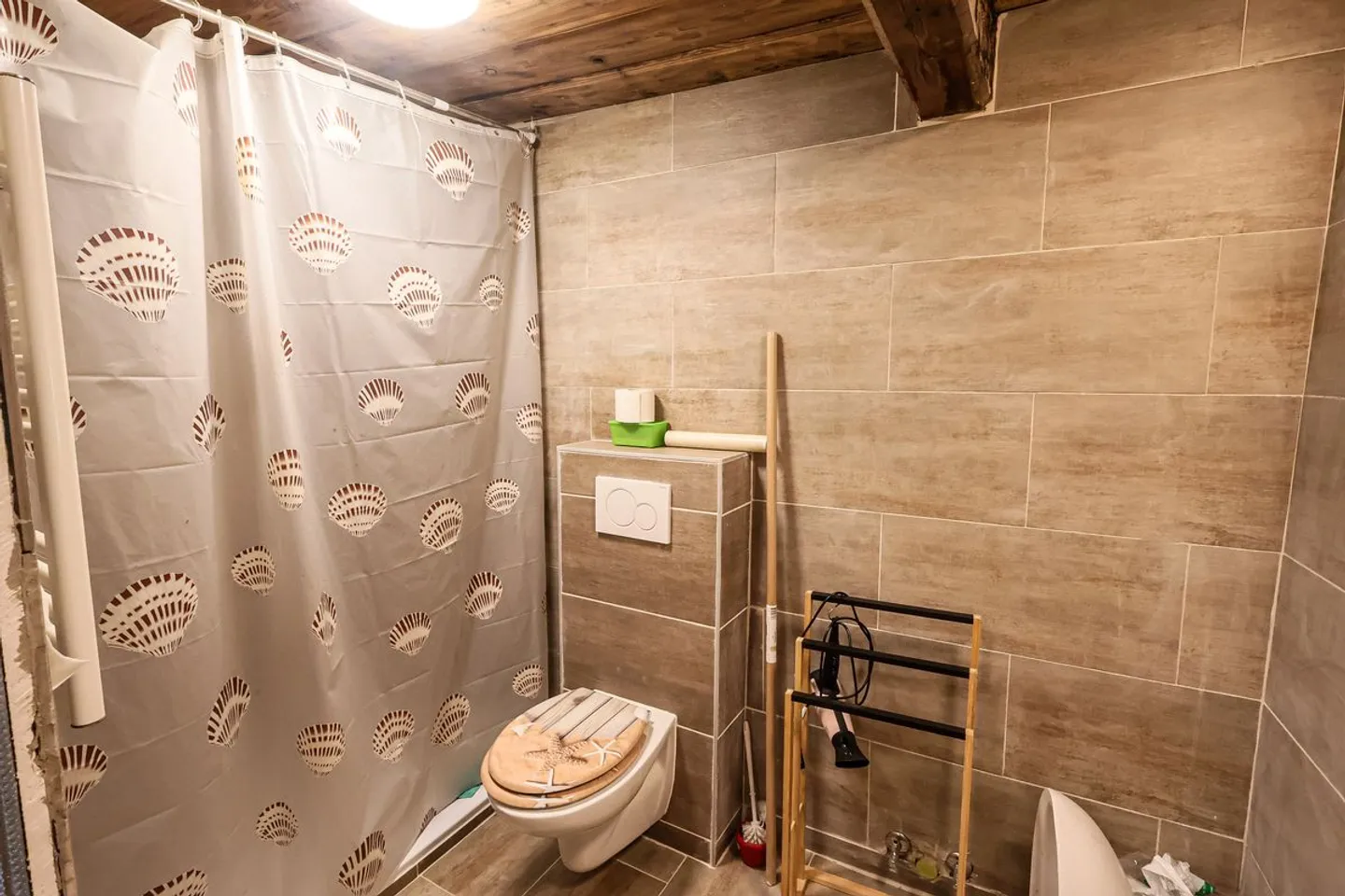 CHARM AND AUTHENTICITY: HOUSE WITH BARN - Photo 9 of 13