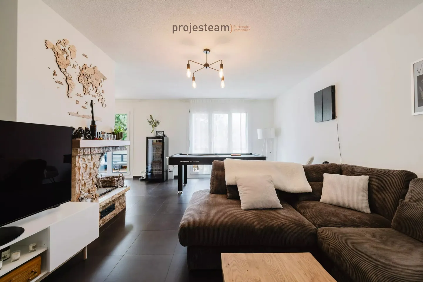 Apartment with fireplace, carefully renovated, large south-facing balcony, in a green and family-friendly setting - Photo 5 of 12