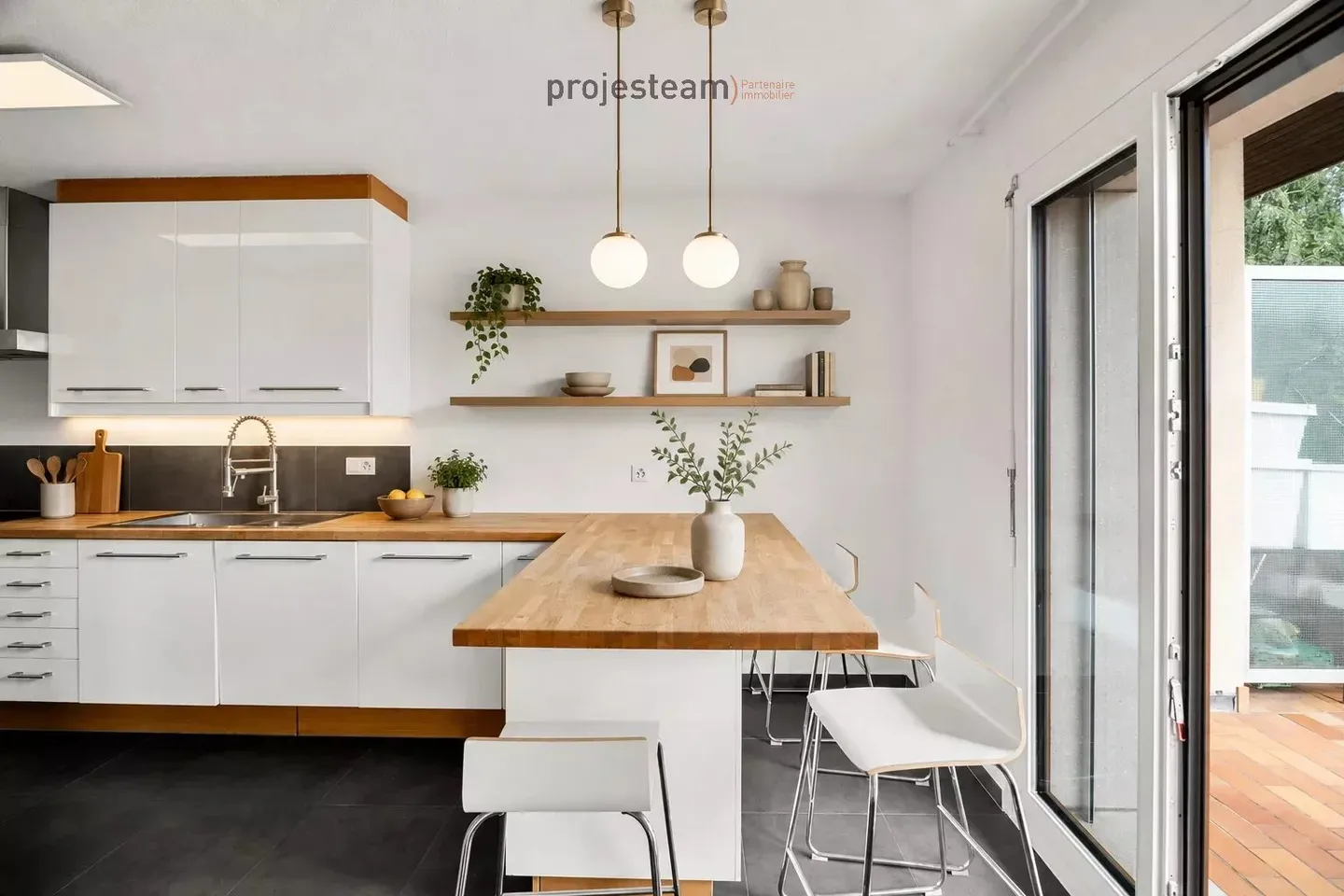 Appartamento con camino, ristrutturato con cura, grande balcone esposto a sud, in un contesto verde e familiare - Foto 4 di 13