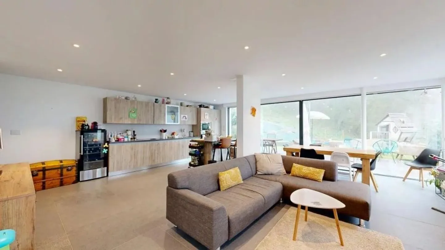 On the edge of a forest area - Contemporary villa in a privileged setting - Photo 5 of 13