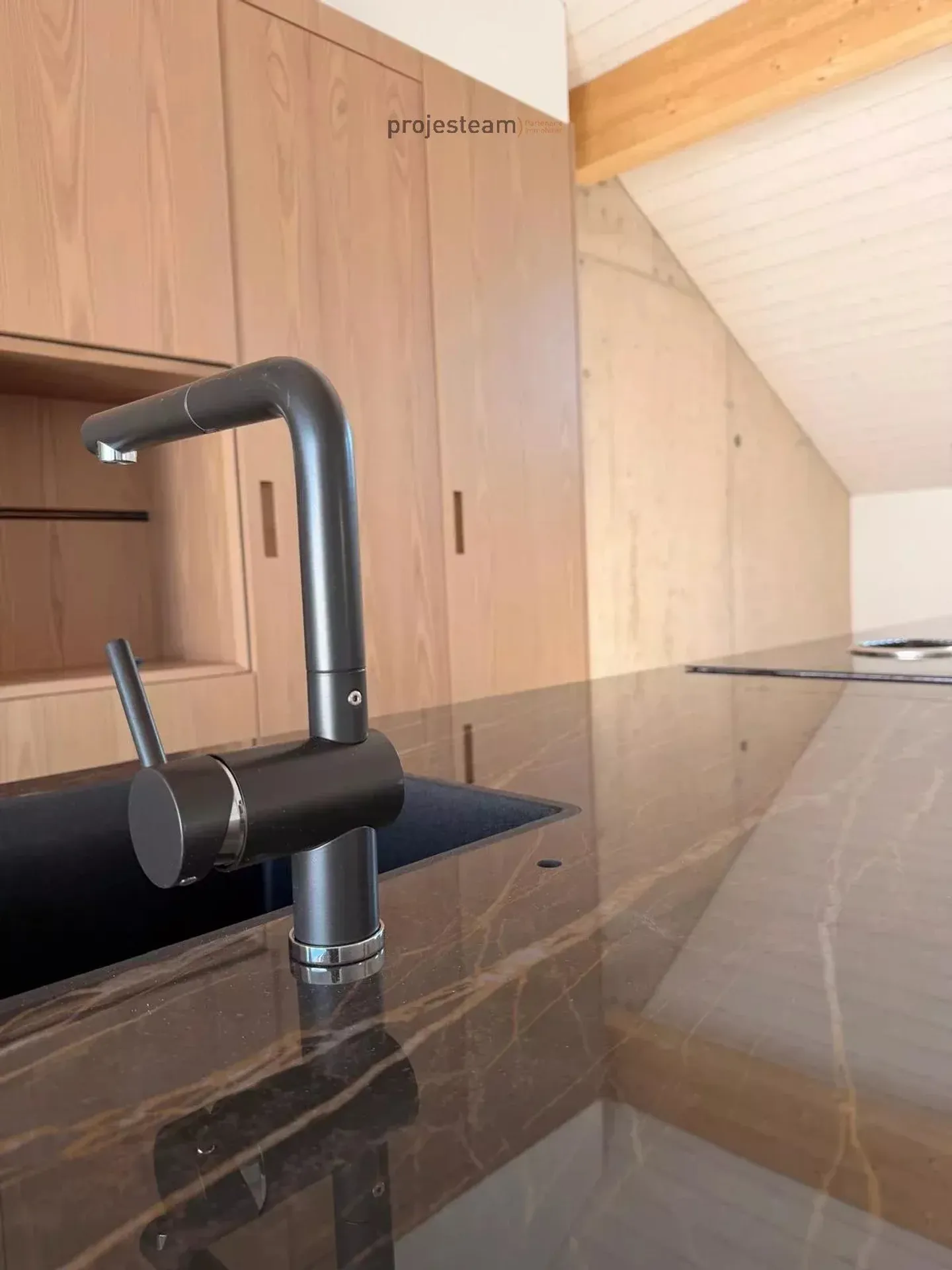 Appartamento nuovo - Duplex mansardato con carattere e fascino accentuato da doppi altezze di soffitto - Foto 4 di 13