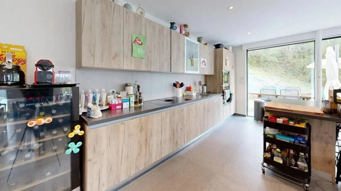 On the edge of a forest area - Contemporary villa in a privileged setting - Photo 7 of 13