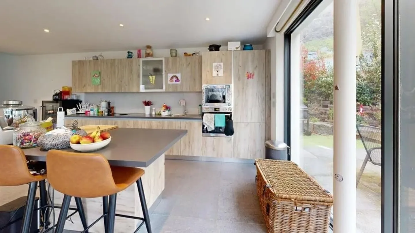 On the edge of a forest area - Contemporary villa in a privileged setting - Photo 6 of 13