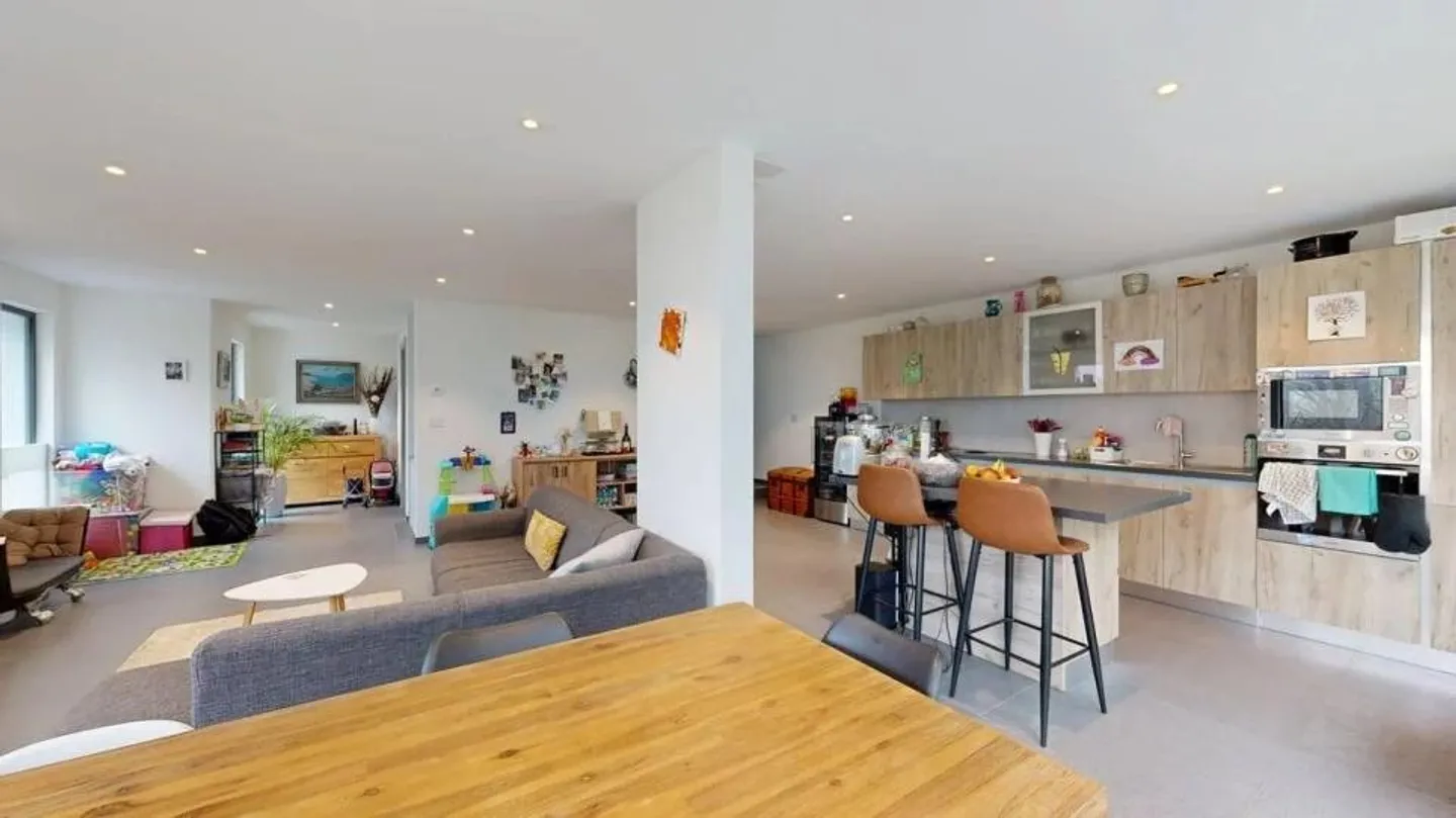 On the edge of a forest area - Contemporary villa in a privileged setting - Photo 9 of 13