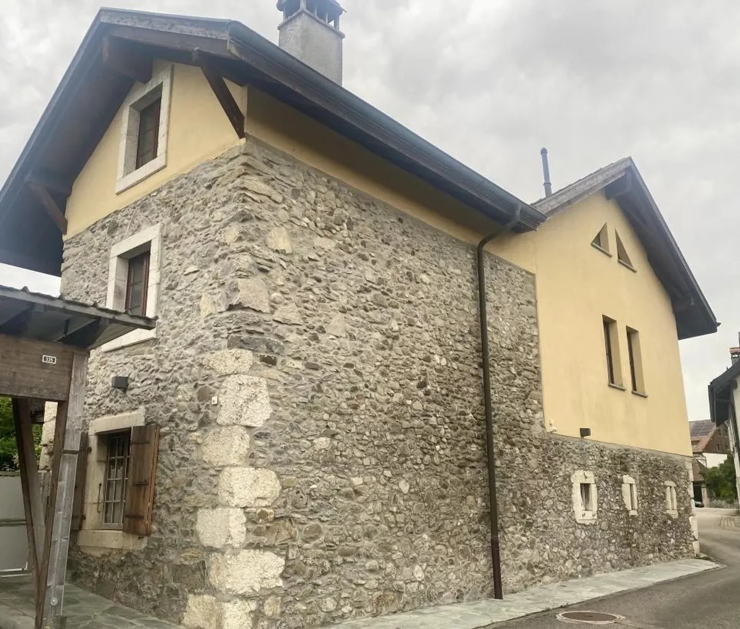 In affitto ad Aclens – Superbo appartamento 2.5 con soppalco – Un gioiello nel cuore di un villaggio tranquillo, a 10 minuti da Morges - Foto 1 di 11
