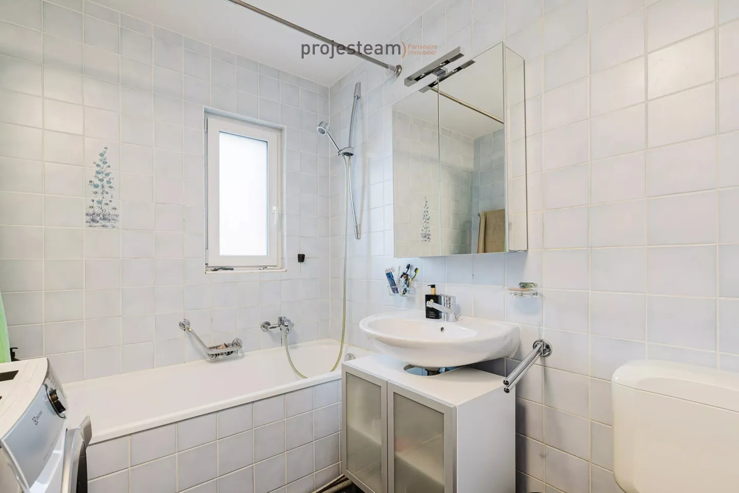 Apartment with fireplace, carefully renovated, large south-facing balcony, in a green and family-friendly setting - Photo 8 of 12