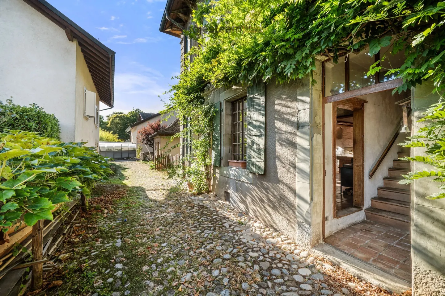 UNE DEMEURE HISTORIQUE DE 1750 AU CHARME INTEMPOREL - Photo 2 sur 13
